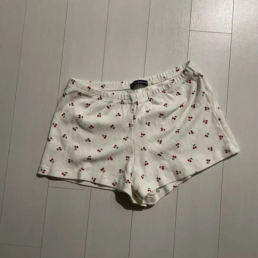 [BUNJANG] Brandy Melville Cherry Box Shorts / 브랜디멜빌 체리 박스 쇼츠