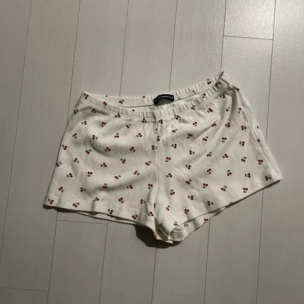 [BUNJANG] Brandy Melville Cherry Box Shorts / 브랜디멜빌 체리 박스 쇼츠