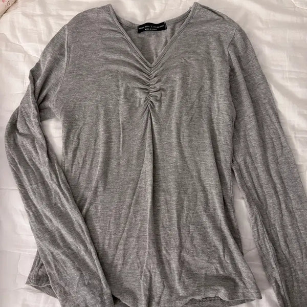 [BUNJANG] Gray Shirring V-Neck Long-Sleeve T-Shirt / 그레이 셔링 브이넥 긴팔 티셔츠
