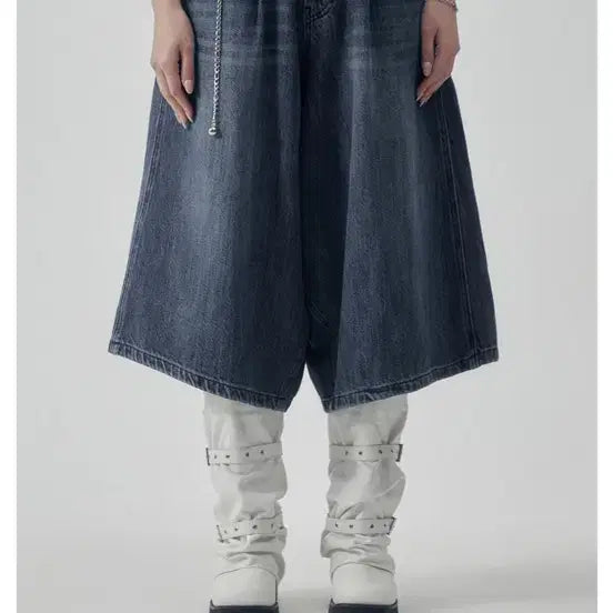 [BUNJANG] Trimingbird Carpenter-Strap Bermuda Denim Pants / 트리밍버드 Carpenter-Strap Bermuda Denim Pants