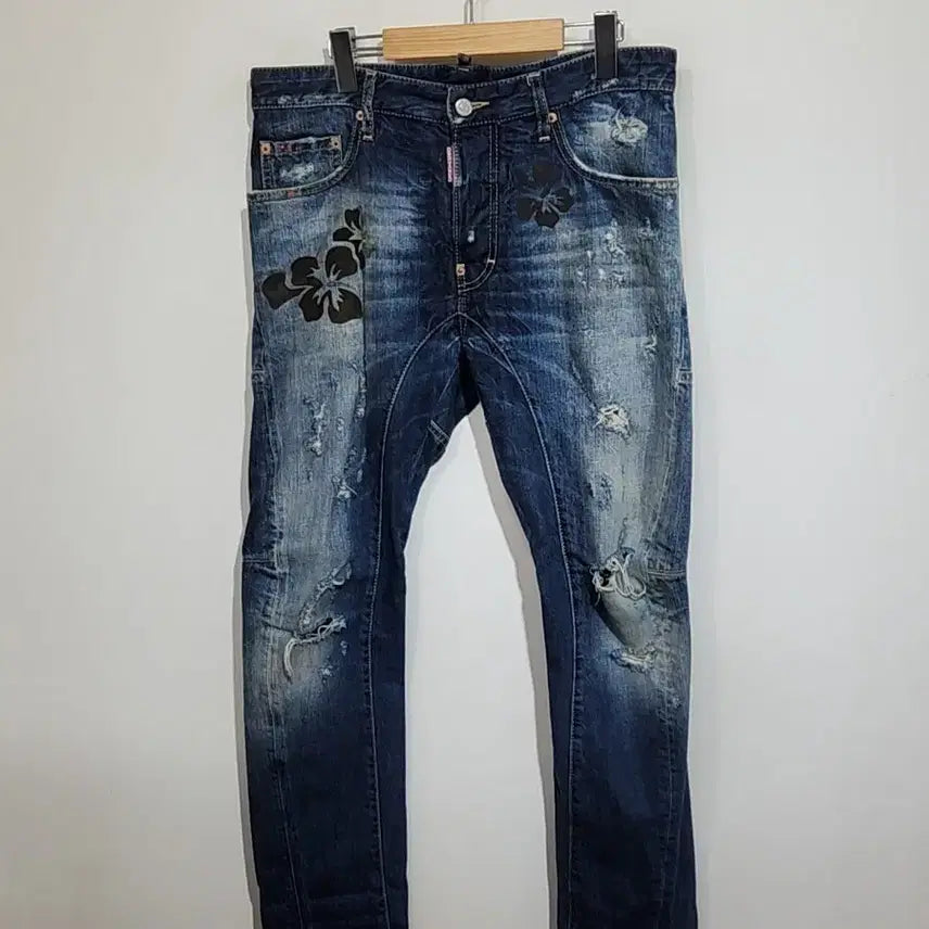 [BUNJANG] DSQUARED2 Men's Flower Patch Tidy Biker Jeans (Size 48, fits 32) / (32) 디스퀘어드 청바지 플라워 패치 타이디바이커진 S71LA0635