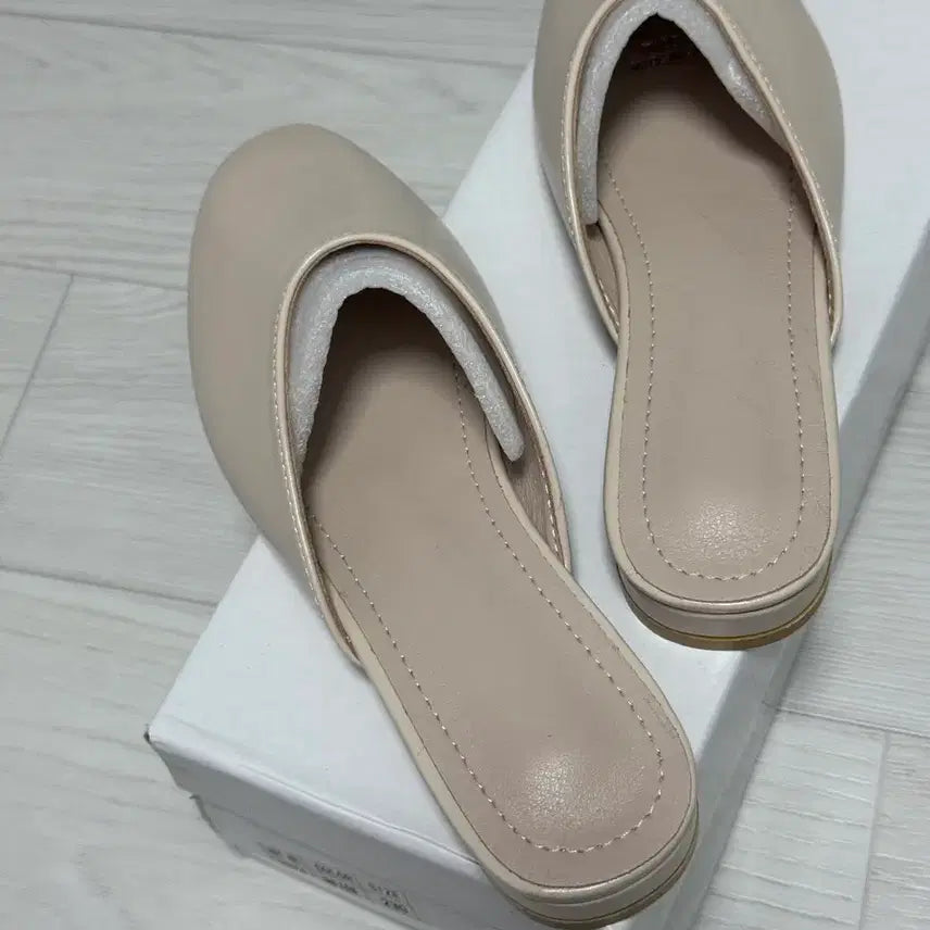 [BUNJANG] Beige Slip-on Mules Flats / 베이지색 단화 뮬