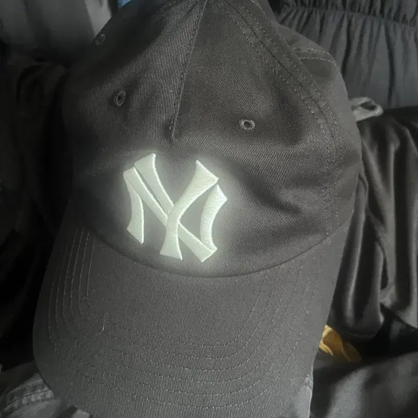 [BUNJANG] MLB Q Fit Unstructured Ball Cap NY (Black) / MLB Q핏 언스트럭쳐 볼캡 NY (Black) 카리나 볼캡 대두볼캡