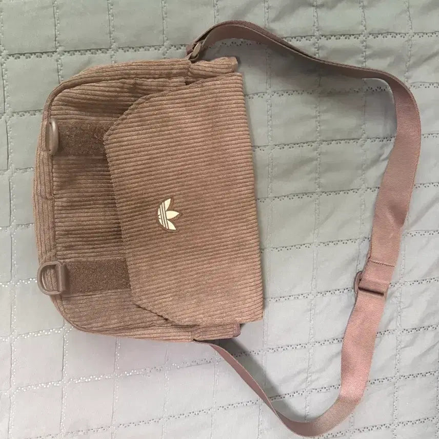 [BUNJANG] Adidas Corduroy Messenger Bag Brown / 아디다스 코듀로이 메신저백 브라운
