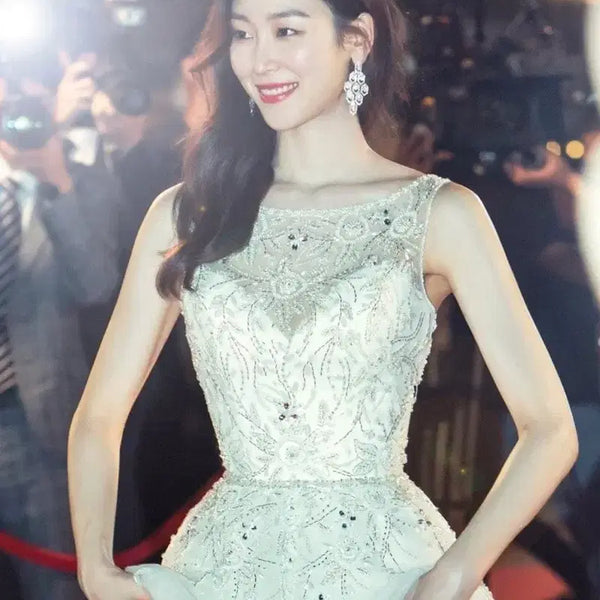 [BUNJANG] Signature Justin Alexander Wedding Dress with Beaded Embellishments / 화려한 비즈 장식 웨딩드레스(Signature Justin Alexander 웨딩 드레스)