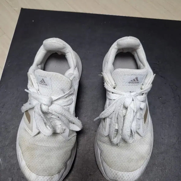 [BUNJANG] Adidas Women's Sneakers White 230mm / 아디다스 여성 운동화 230mm 화이트 상태좋음