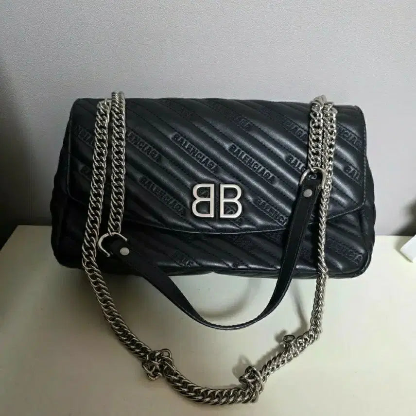 [BUNJANG] Balenciaga BB Round Monogram Chain Shoulder Bag (Black) / 발렌시아가 BB 라운드 모노그램 체인 숄더백(블랙)
