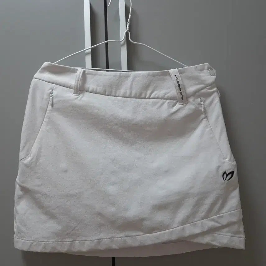 [BUNJANG] Master Bunny Edition Skirt White / 여성골프 마스터바니 에디션 스커트 화이트