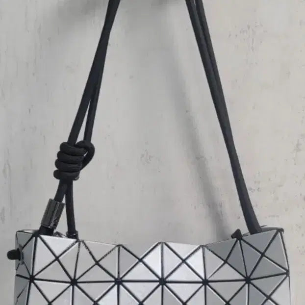 [BUNJANG] Bao Bao Silver Shoulder Bag / 바오바오 숄더백
