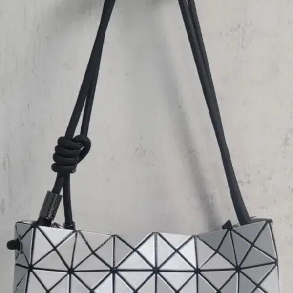[BUNJANG] Bao Bao Silver Shoulder Bag / 바오바오 숄더백