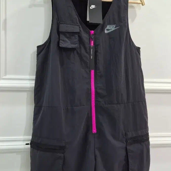 [BUNJANG] Nike Black Jumpsuit Pink Zipper Detail / 나이키 블랙 점프수트