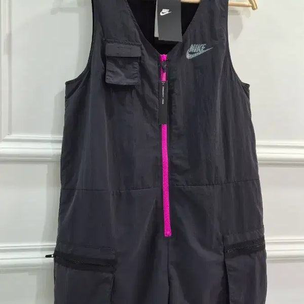 [BUNJANG] Nike Black Jumpsuit Pink Zipper Detail / 나이키 블랙 점프수트