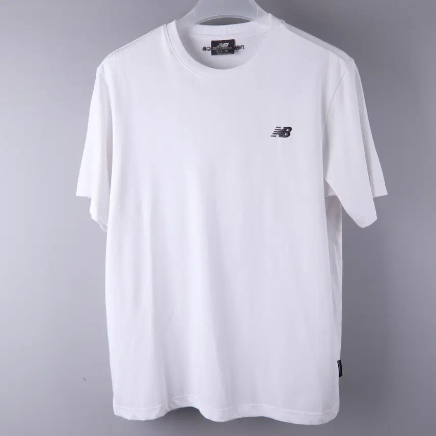 [BUNJANG] New Balance UNI Essential Small Logo T-Shirt White (L) / 뉴발란스 UNI 에센셜 스몰로고 반팔티 화이트 (L)