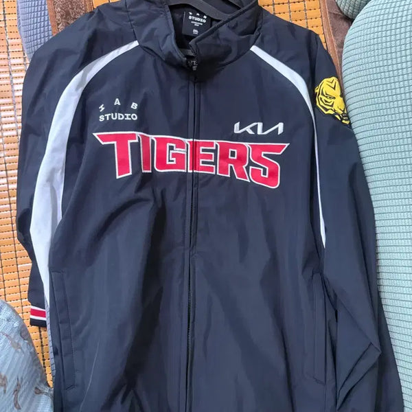 [BUNJANG] Kia Tigers No. 26 Spring/Autumn Jumper Size 110 / 기아 26 춘추 점퍼 110 정가 판매