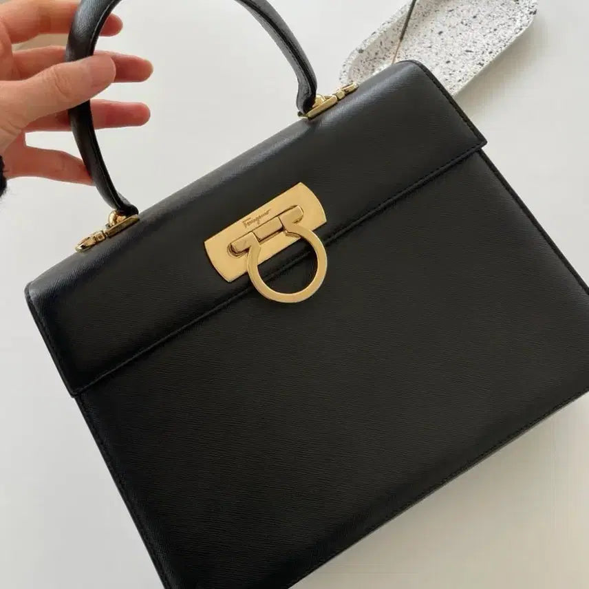 [BUNJANG] Salvatore Ferragamo Gancini Black Leather Women's Tote Bag / 페라가모 간치니 블랙 여성 토트백