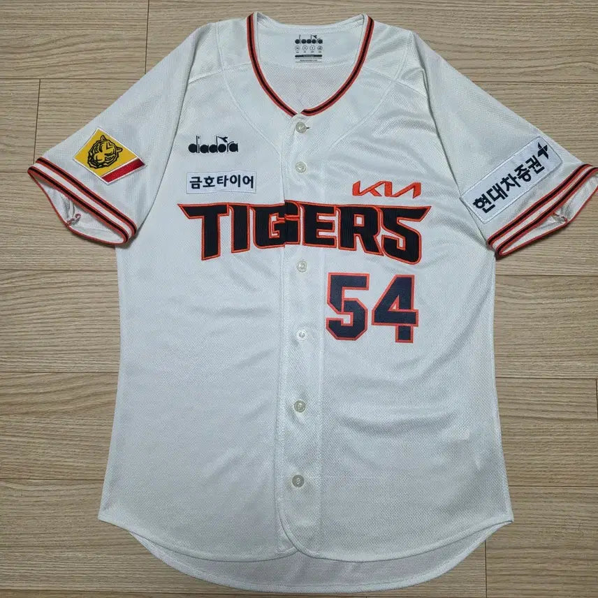 [BUNJANG] Kia Tigers Diadora Legend Home Authentic Jersey (Yang Hyeon-jong, Size 95) / 기아타이거즈 디아도라 레전드 유니폼 홈 어센틱 (양현종, 95)