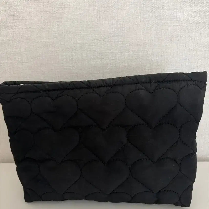 [BUNJANG] Avely Quilted Heart Pouch / 에이블리 하트 퀄팅 파우치