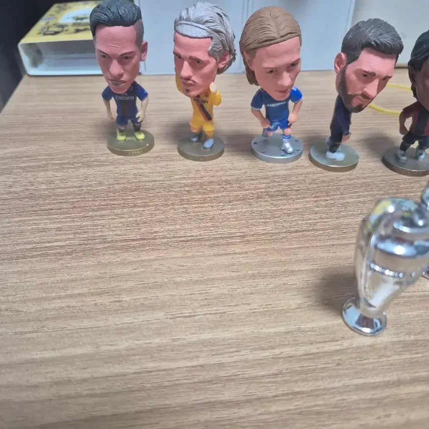 [BUNJANG] Football Player Figure Set with Champions League Trophy / 축구선수 피규어 세트