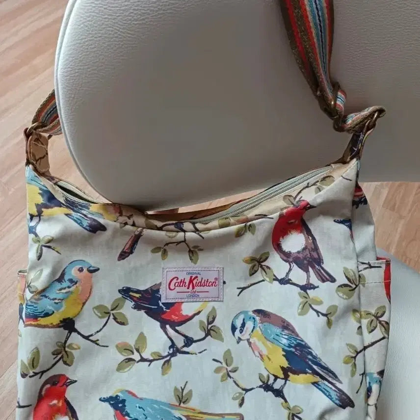 [BUNJANG] Cath Kidston Bird Print Shoulder Bag / 캐스키드슨 새무늬 숄더백