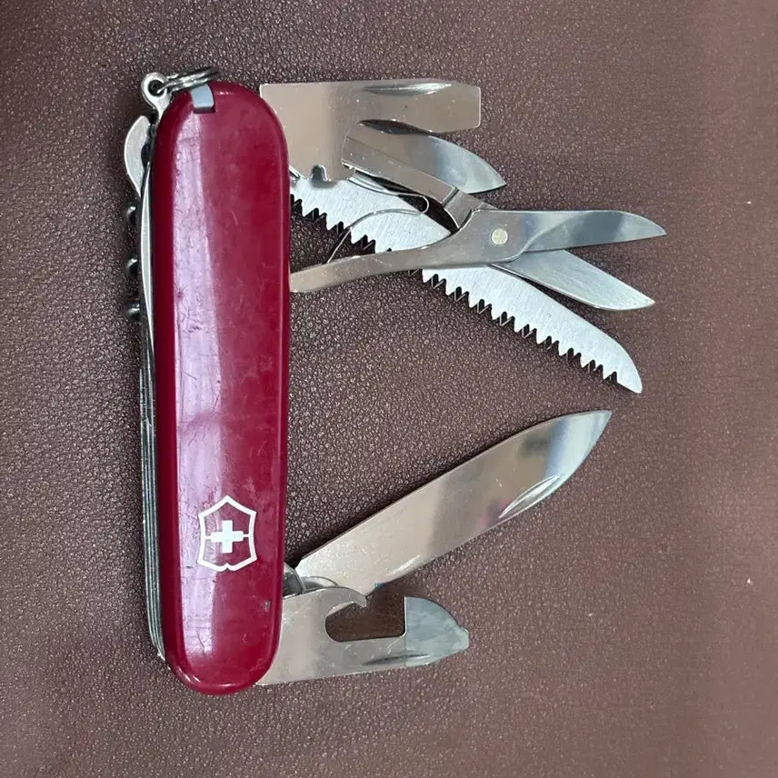[BUNJANG] Victorinox Swiss Army Huntsman Medium Multitool Red / 빅토리녹스 스위스아미 헌츠맨 미디움멀티툴 레드