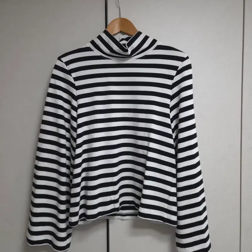 [BUNJANG] COS Black Half-Neck T-Shirt / 코스 COS 반폴라 티셔츠