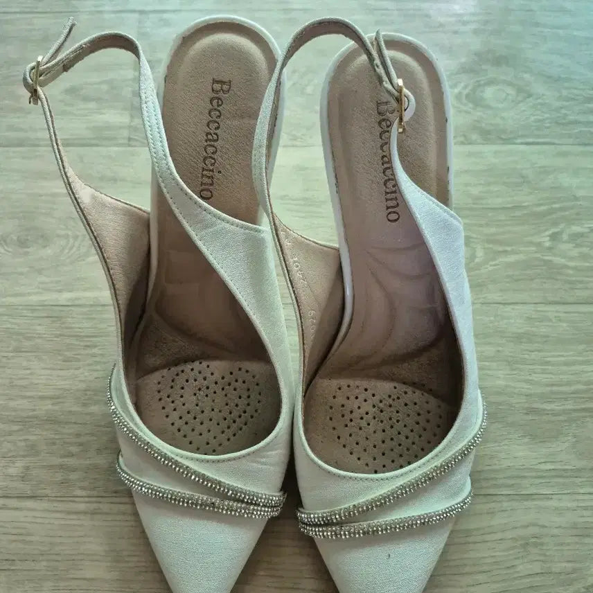 [BUNJANG] Beccaccino Women's White Strap Heels / Beccaccino 여성 스트랩 힐 화이트