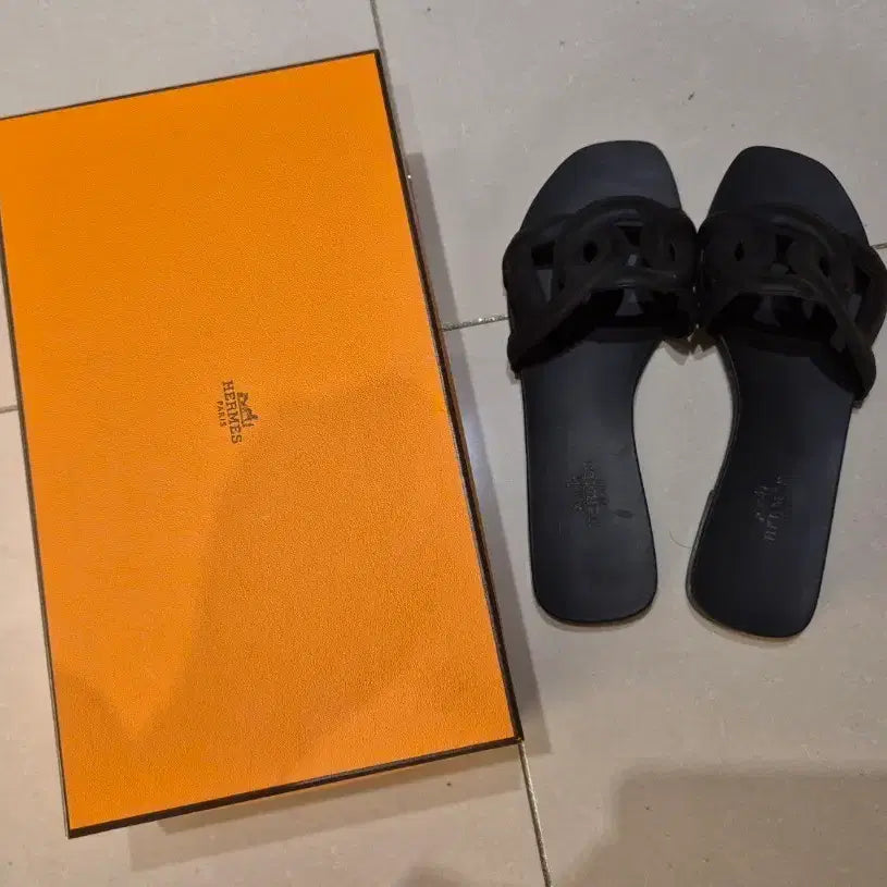 [BUNJANG] Hermès Aloha Jelly Flats Black / 에르메스 알로하 블랙 36 젤리