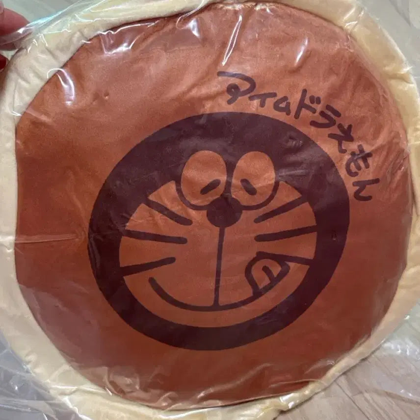 [BUNJANG] Doraemon Dorayaki Bean Paste Bun Cushion / 도라에몽 도라야끼 팥빵쿠션