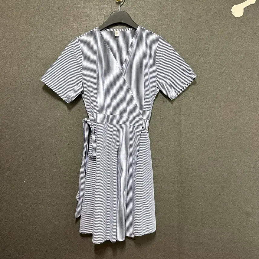 [BUNJANG] London Bus Women's Striped Short-Sleeve Wrap Dress Navy BO2517 / 런던버스 여성 F 스트라이프 반팔 랩 원피스 네이비 BO2517