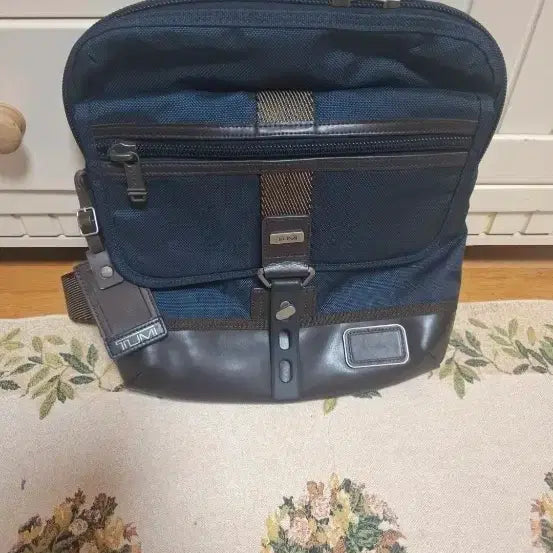 [BUNJANG] Tumi Crossbody Bag / 투미크로스가방