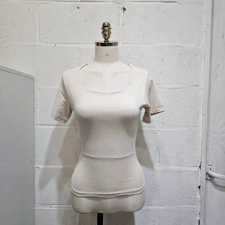 [BUNJANG] Basic U-Neck Short Sleeve Top - Light Beige / 허리라인 무지 가슴이중안감 유넥 반팔- 연베이지
