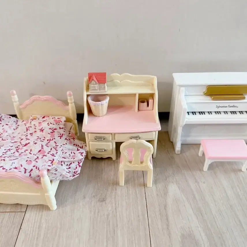 [BUNJANG] Sylvanian Families Girl's Room Set Furniture / 실바니안 소녀방 세트