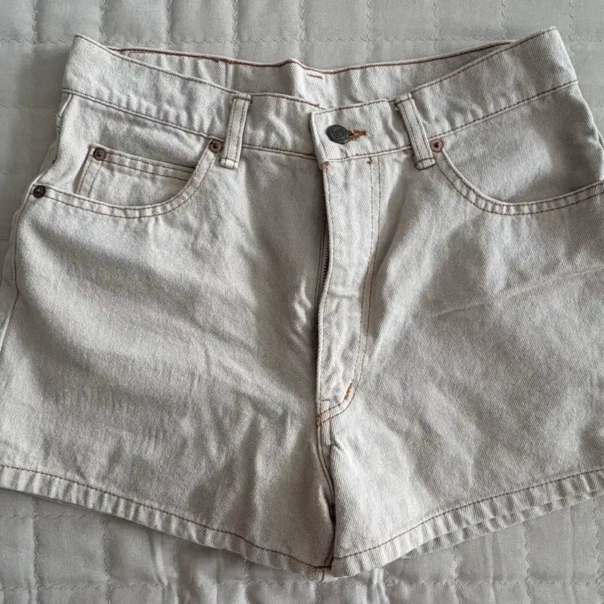 [BUNJANG] Beige Denim Shorts / 베이지 데님 숏팬츠