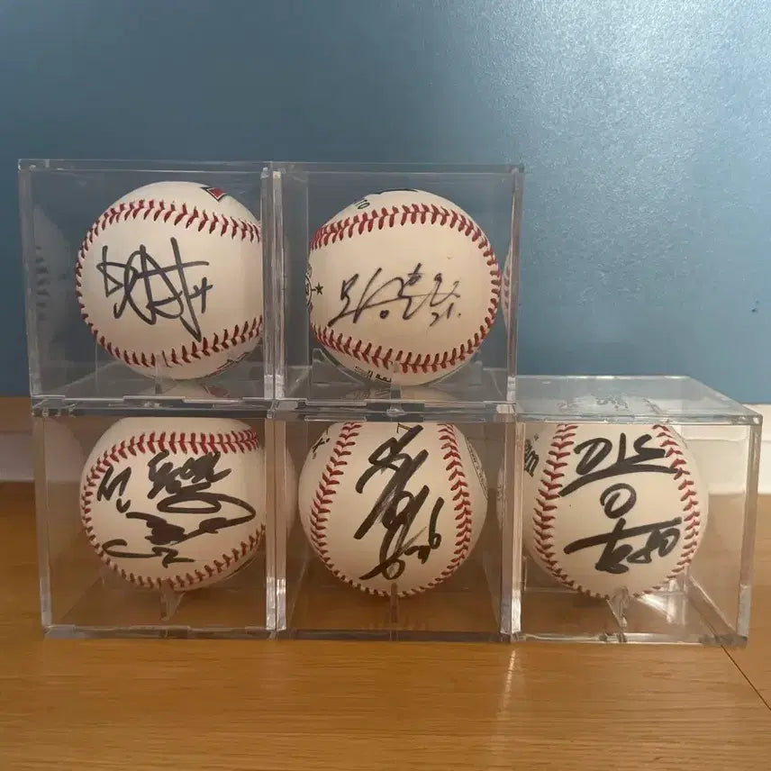 [BUNJANG] Autographed Baseball Collection (Seon Dong-yeol, Lee Seung-yeop, Oh Seung-hwan, Lee Beom-ho, Yang Seung-ho) / 야구선수 싸인볼(선동열, 이승엽, 오승환, 이범호, 양승호)