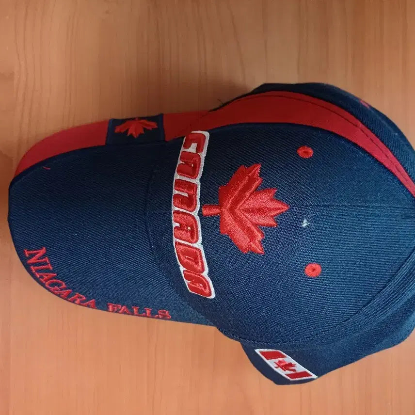 [BUNJANG] Niagara Falls Canada Maple Leaf Embroidered Snapback Cap / 야구모자