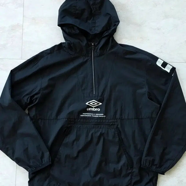 [BUNJANG] Umbro Active Packable Hood Anorak Lightweight Windbreaker Black (100) / [엄브로] 액티브 패커블 후드 아노락 경량 바람막이 블랙 (100)