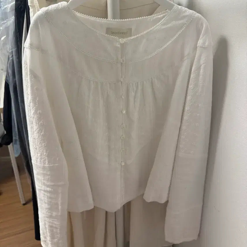 [BUNJANG] Smooth Smooth Blouse / 스무스무드 블라우스