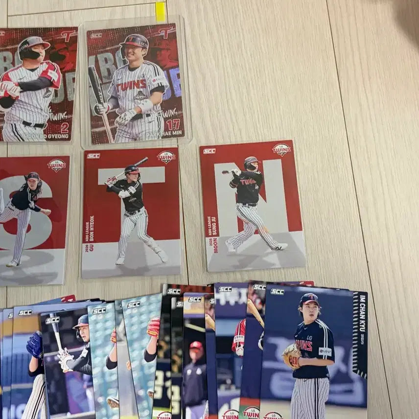 [BUNJANG] LG Twins KBO Baseball Cards - Moon Bo-gyeong, Park Hae-min, Lim Chan-gyu, Gu Bon-hyeok, Moon Seong-ju / Kbo카드 2026 엘지트윈스 LG 문보경 박해민 홀로