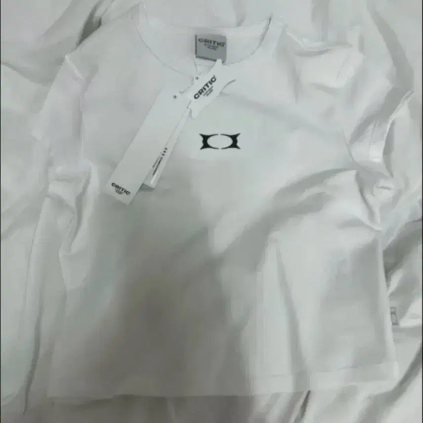 [BUNJANG] Critic Logo Crop T-Shirts White / (새상품)크리틱 크롭 반팔티 LOGO CROP T-SHIRTS WHITE
