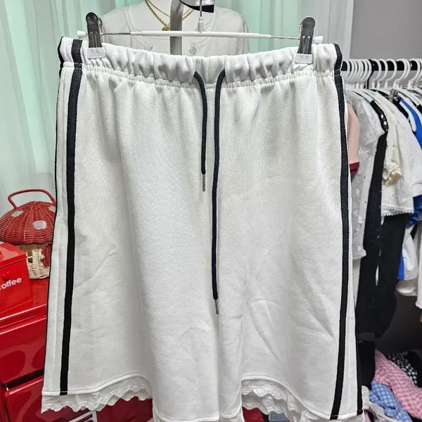 [BUNJANG] White Lace Trimmed Training Shorts / 화이트 트레이닝 반바지 레이스 밑단
