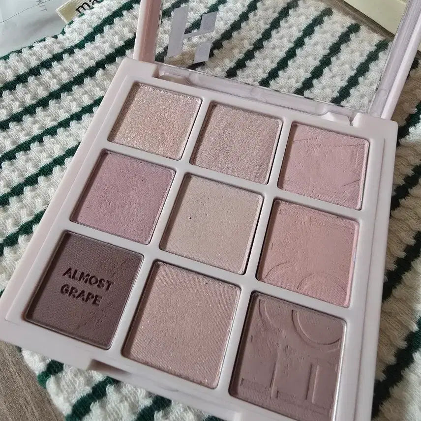 [BUNJANG] Almost Grape 9-Color Eyeshadow Palette / 얼모스트그레이프
