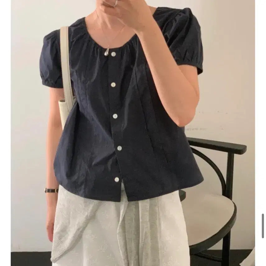 [BUNJANG] London Raid Venue Round Blouse (Navy) / 런던레이드 베뉴 라운드 블라우스 (네이비)