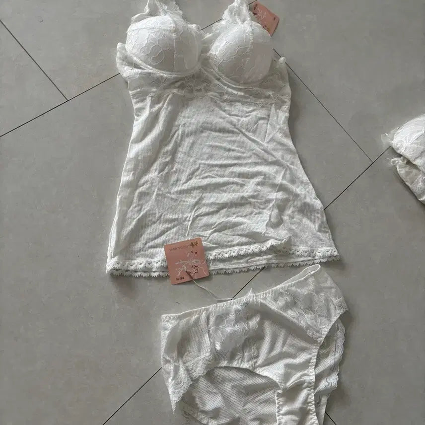 [BUNJANG] White Lace Lingerie Set - Size 95 / 화이트 레이스 란제리 세트95