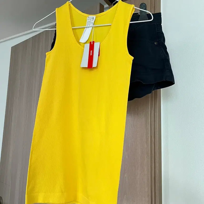 [BUNJANG] Secondskin Yellow Sleeveless Top / (새 제품)세컨스킨 노란색 민소매 상의