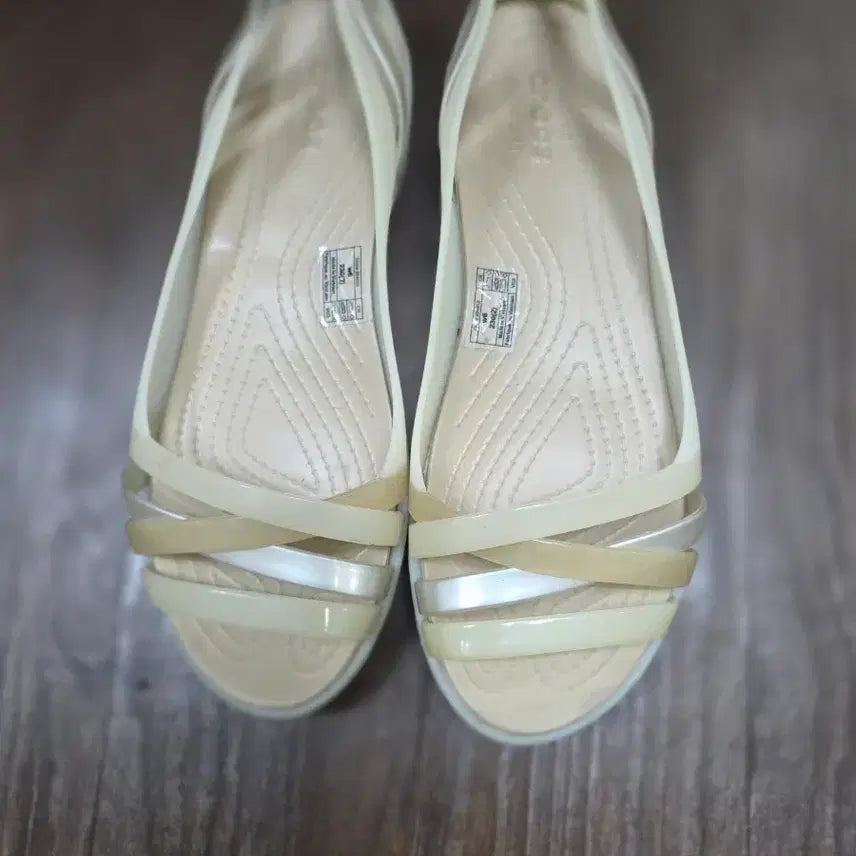 [BUNJANG] Crocs Beige Sandals / 크록스 샌들 베이지