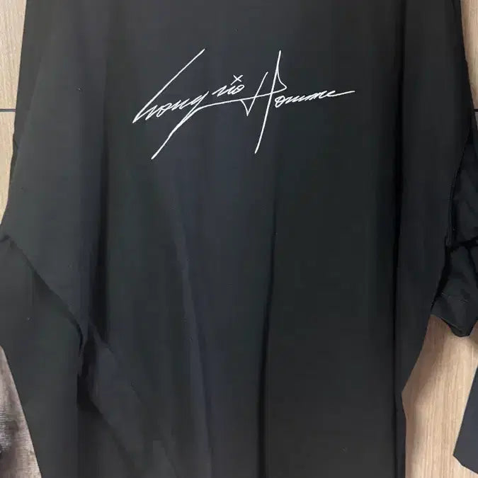 [BUNJANG] Songzio Asymmetric Autograph Short Sleeve T-Shirt / 송지오 25 어시메트릭 오토그래프 반팔 48
