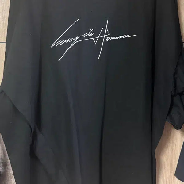 [BUNJANG] Songzio Asymmetric Autograph Short Sleeve T-Shirt / 송지오 25 어시메트릭 오토그래프 반팔 48