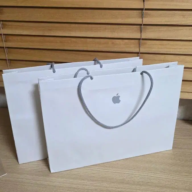 [BUNJANG] Apple Shopping Bag (Set of 2) / 애플 쇼핑백 2개 팝니다.