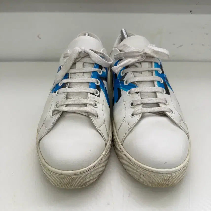 [BUNJANG] Burberry Men's White Graffiti Logo Sneakers (Size 44) / 정품) 버버리 남성 화이트 그래피티 로고 스니커즈 44
