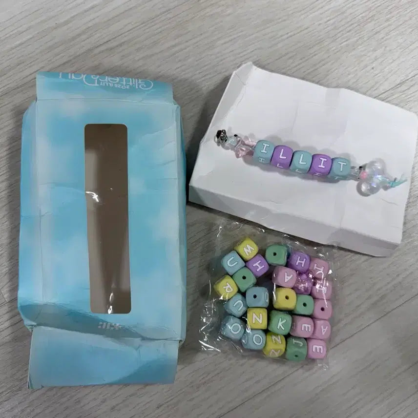 [BUNJANG] ILLIT DIY Beaded Keychain Making Kit / 아일릿 DIY 비자 키링 만들기 세트